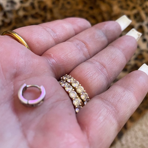 Sterling Silver single earning - Picture 3 of 7